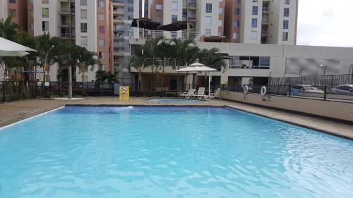 Supercondo! Home Away From Home (Mi Casa Tu Casa)