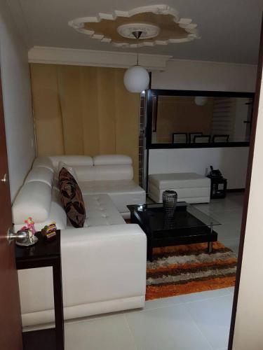 Supercondo! Home Away From Home (Mi Casa Tu Casa)