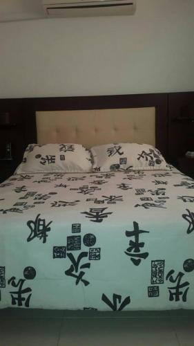Supercondo! Home Away From Home (Mi Casa Tu Casa)