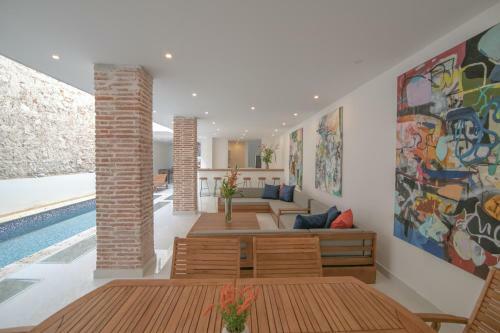 13 Bedroom Mansion In The Old City