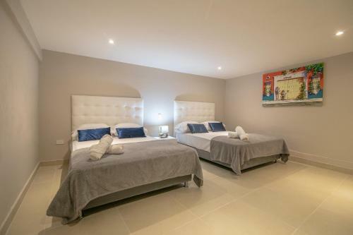 9 Bedroom Apartment With Jacuzzi In Old City