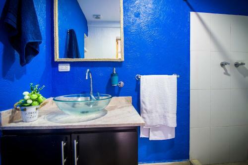 Casa Del Puerto Hostel & Suites