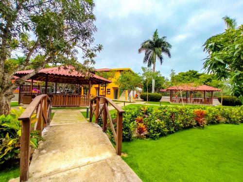Hotel Senderos Del Mar