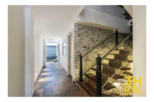 3h Hotel Av 70
