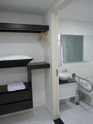 Hotel Business Center