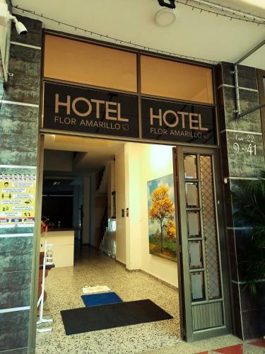 Flor Amarillo Hotel