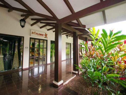 Apartamento Colorful Classy Modern Split Level Unit Near Beach In Coco With Pool