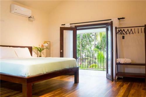 Posada Beachfront Ocean View King Room At Hona Beach Hotel