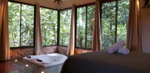 Hotel Tropical Suites