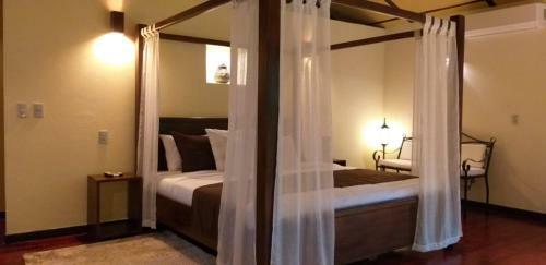 Hotel Tropical Suites