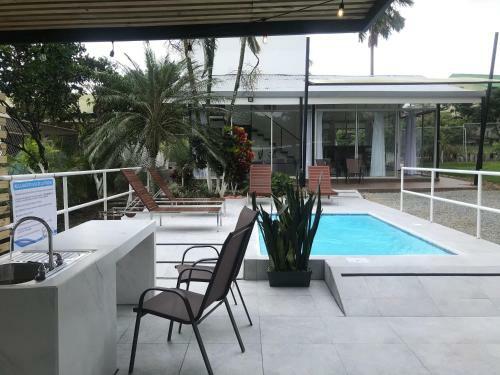 Villa Casa Cristal Con Piscina En P�rez Zeled�n
