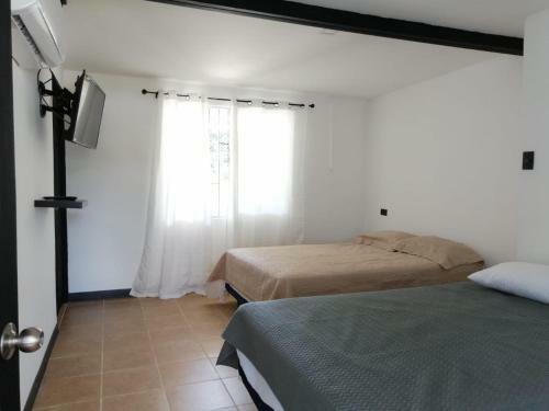 Villa Casa Cristal Con Piscina En P�rez Zeled�n