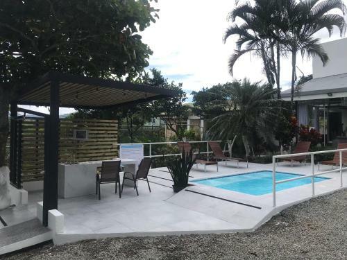 Villa Casa Cristal Con Piscina En P�rez Zeled�n