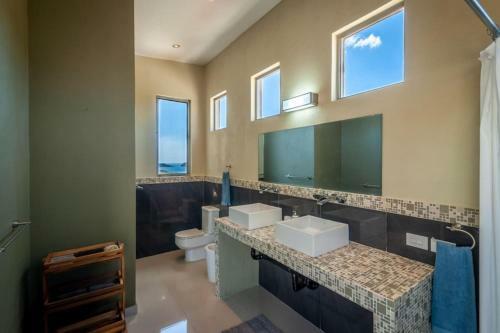 Big Ultramodern Hillside Home With Private Pool And Endless Ocean Views