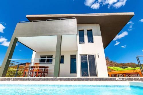 Big Ultramodern Hillside Home With Private Pool And Endless Ocean Views