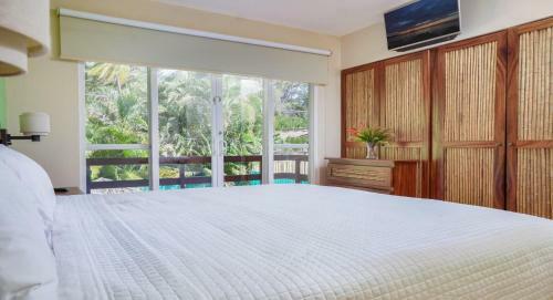 Big Private Home With Pool In Surfside - A Short Walk From The Beach