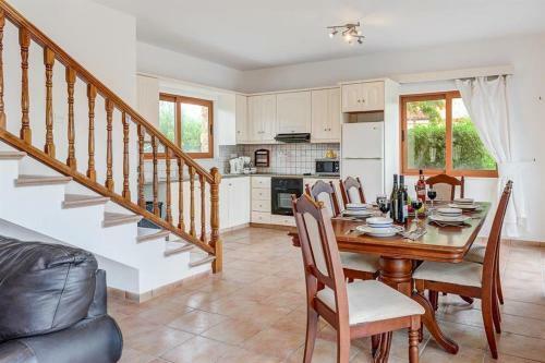 Argaka Villa Sleeps 6 With Pool Air Con And Wifi