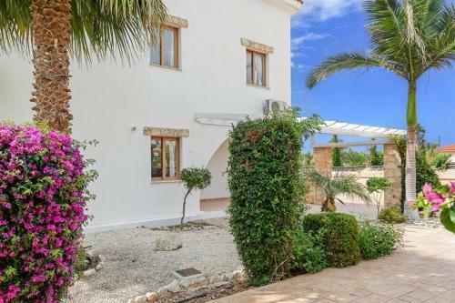 Argaka Villa Sleeps 6 With Pool Air Con And Wifi