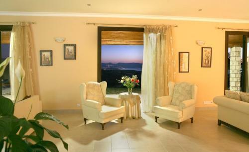 Argaka Villa Sleeps 10 With Pool Air Con And Wifi