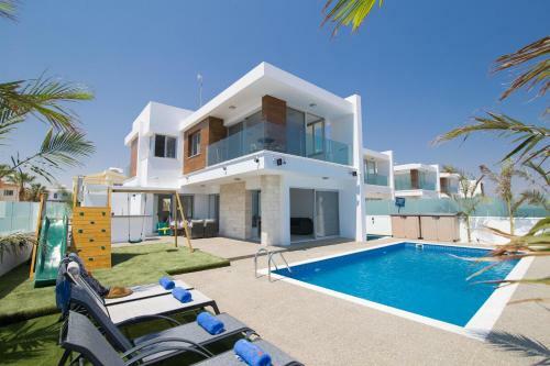 Villa Lynn Boutique Beachfront