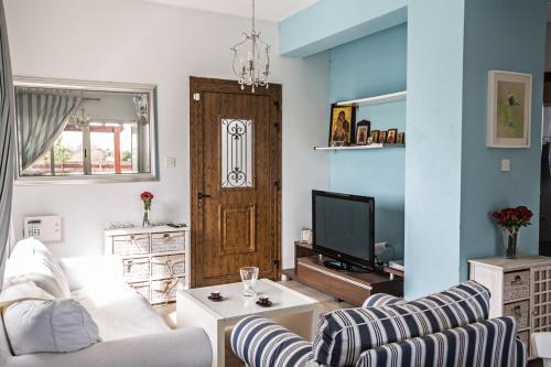 Ayia Thekla Villa Sleeps 7 With Pool And Air Con