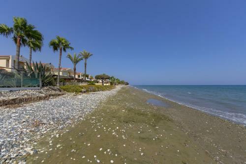 Meneou Beachfront Villa 3