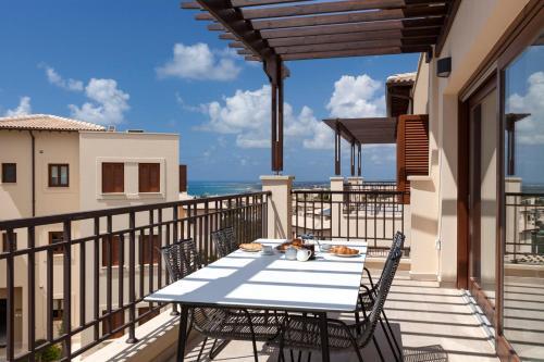 Kouklia Town House Sleeps 4 With Pool And Air Con