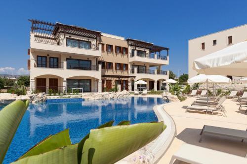Kouklia Town House Sleeps 4 With Pool And Air Con