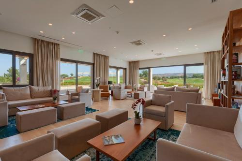 Kouklia Town House Sleeps 4 With Pool And Air Con