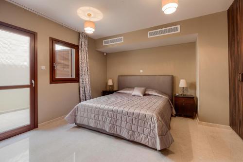 Villa In Kouklia Sleeps 10 Includes Swimming Pool And Air Con 7