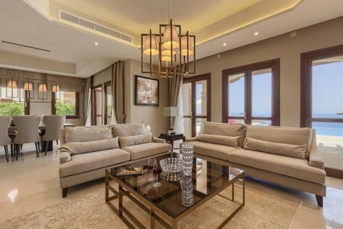 Villa In Kouklia Sleeps 10 Includes Swimming Pool And Air Con 7