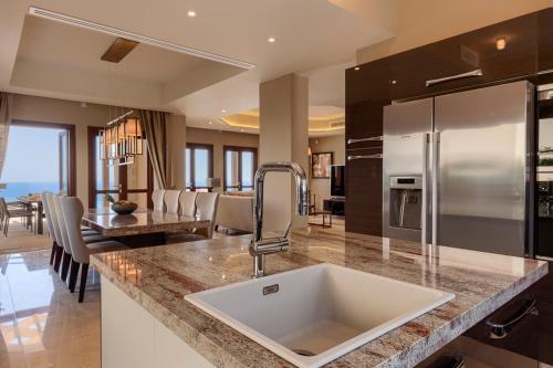 Villa In Kouklia Sleeps 10 Includes Swimming Pool And Air Con 7