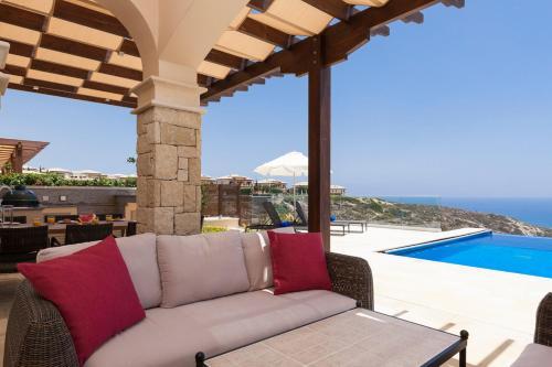 Villa In Kouklia Sleeps 10 Includes Swimming Pool And Air Con 7