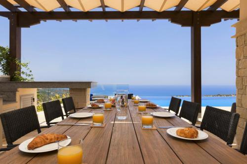 Villa In Kouklia Sleeps 10 Includes Swimming Pool And Air Con 7