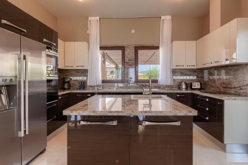 Villa In Kouklia Sleeps 10 Includes Swimming Pool And Air Con 7