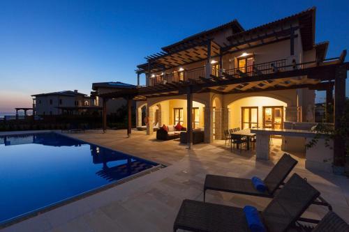Villa In Kouklia Sleeps 10 Includes Swimming Pool And Air Con 7