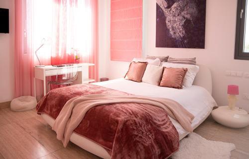 Agios Nikolaos Villa Sleeps 16 With Pool And Air Con