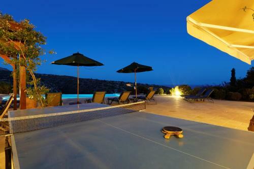 4 Bedroom Villa Andromeda With Private Infinity Pool, Aphrodite Hills Resort