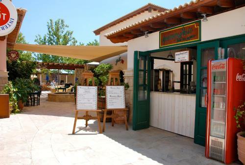 4 Bedroom Villa Thrasos With Private Infinity Pool, Aphrodite Hills Resort
