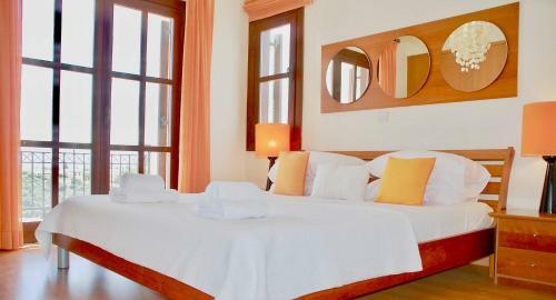 4 Bedroom Villa Thrasos With Private Infinity Pool, Aphrodite Hills Resort