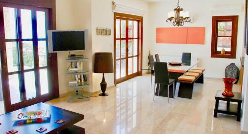 4 Bedroom Villa Thrasos With Private Infinity Pool, Aphrodite Hills Resort
