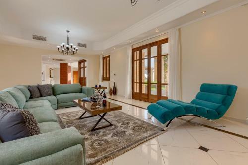 Villa In Kouklia Sleeps 10 Includes Swimming Pool Air Con And Wifi 1 2