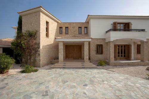 Villa In Kouklia Sleeps 10 Includes Swimming Pool Air Con And Wifi 1 2