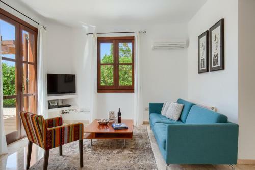 Villa In Kouklia Sleeps 4 With Pool And Air Con