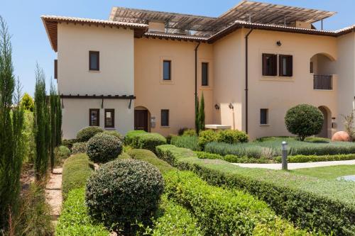 Villa In Kouklia Sleeps 4 Includes Swimming Pool And Air Con 2
