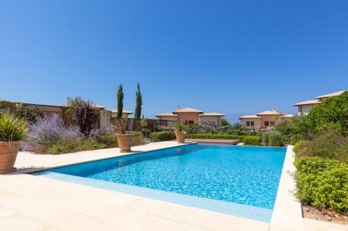 Villa In Kouklia Sleeps 4 Includes Swimming Pool And Air Con 7