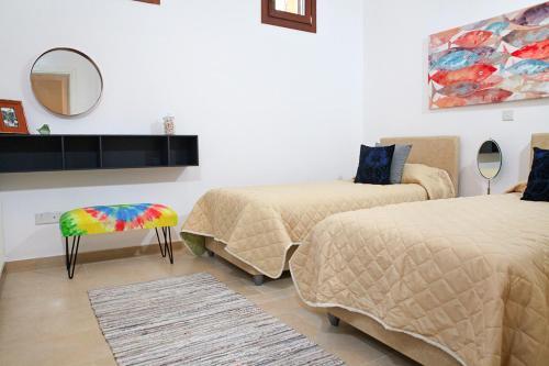 Villa In Kouklia Sleeps 6 Includes Swimming Pool And Air Con 9