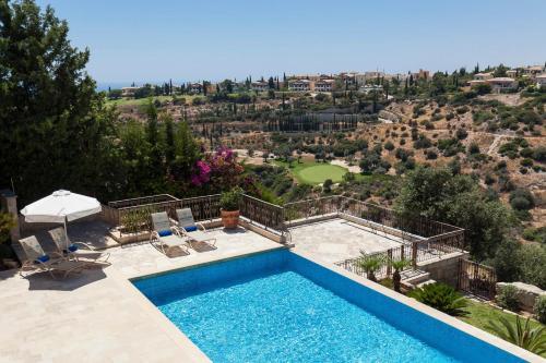Villa In Kouklia Sleeps 10 Includes Swimming Pool And Air Con 3