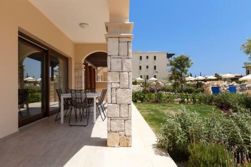 Kouklia Town House Sleeps 6 With Pool And Air Con
