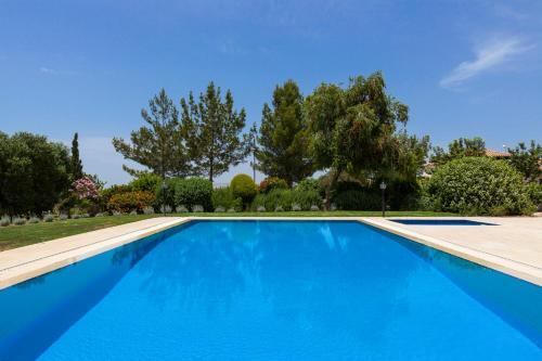 Villa In Kouklia Sleeps 4 Includes Swimming Pool And Air Con 5